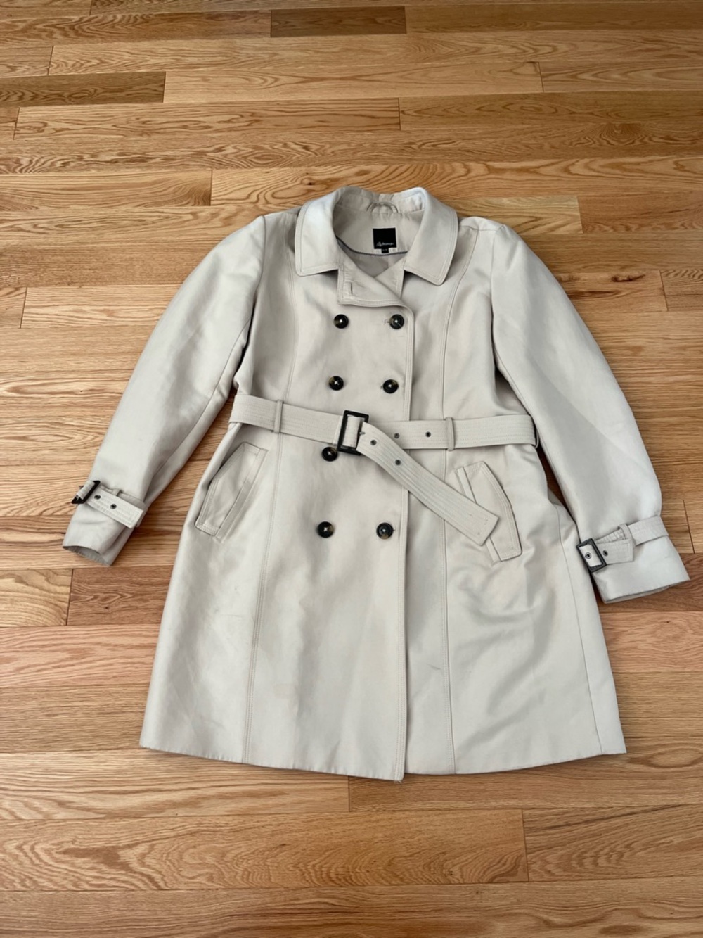 Reitmans Double-Breasted Trench Coat in Light Cream with brown Buttons